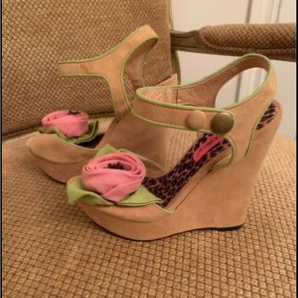 Betsey Johnson wedges - Picture 1 of 3